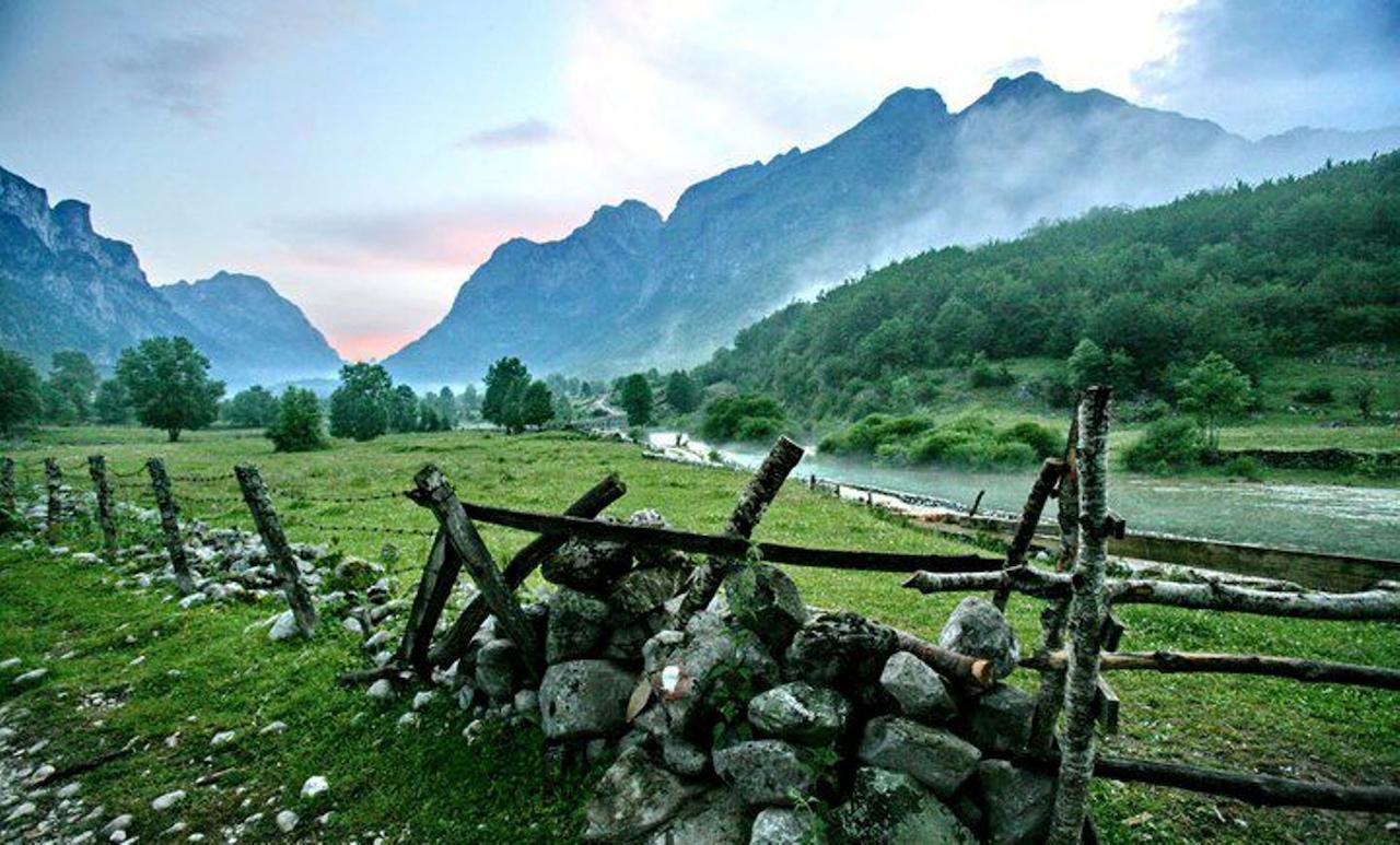 Hotel Rosi Gusinje ภายนอก รูปภาพ