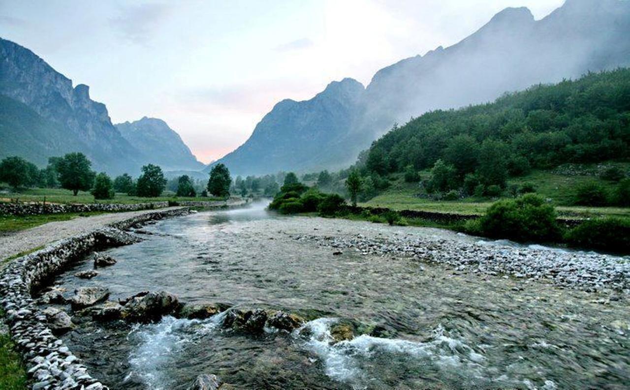 Hotel Rosi Gusinje ภายนอก รูปภาพ