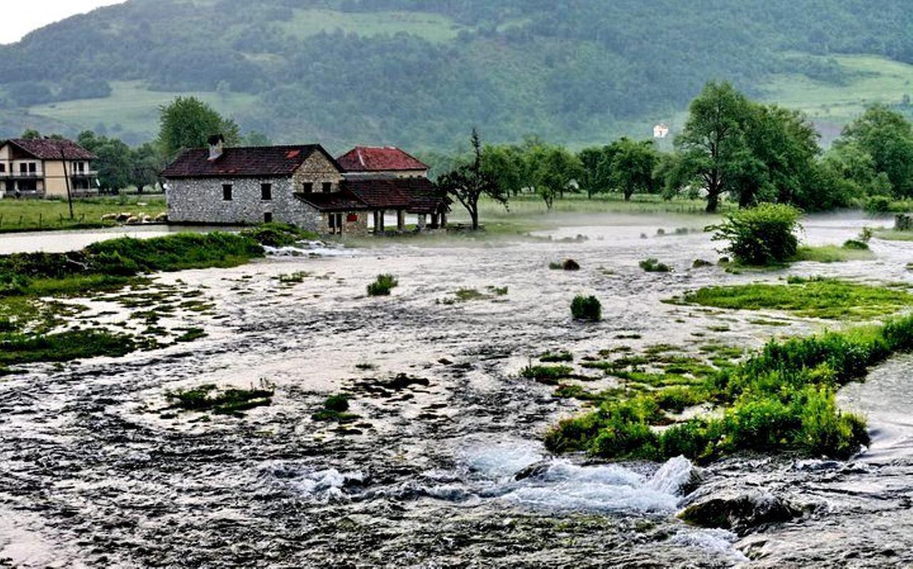Hotel Rosi Gusinje ภายนอก รูปภาพ