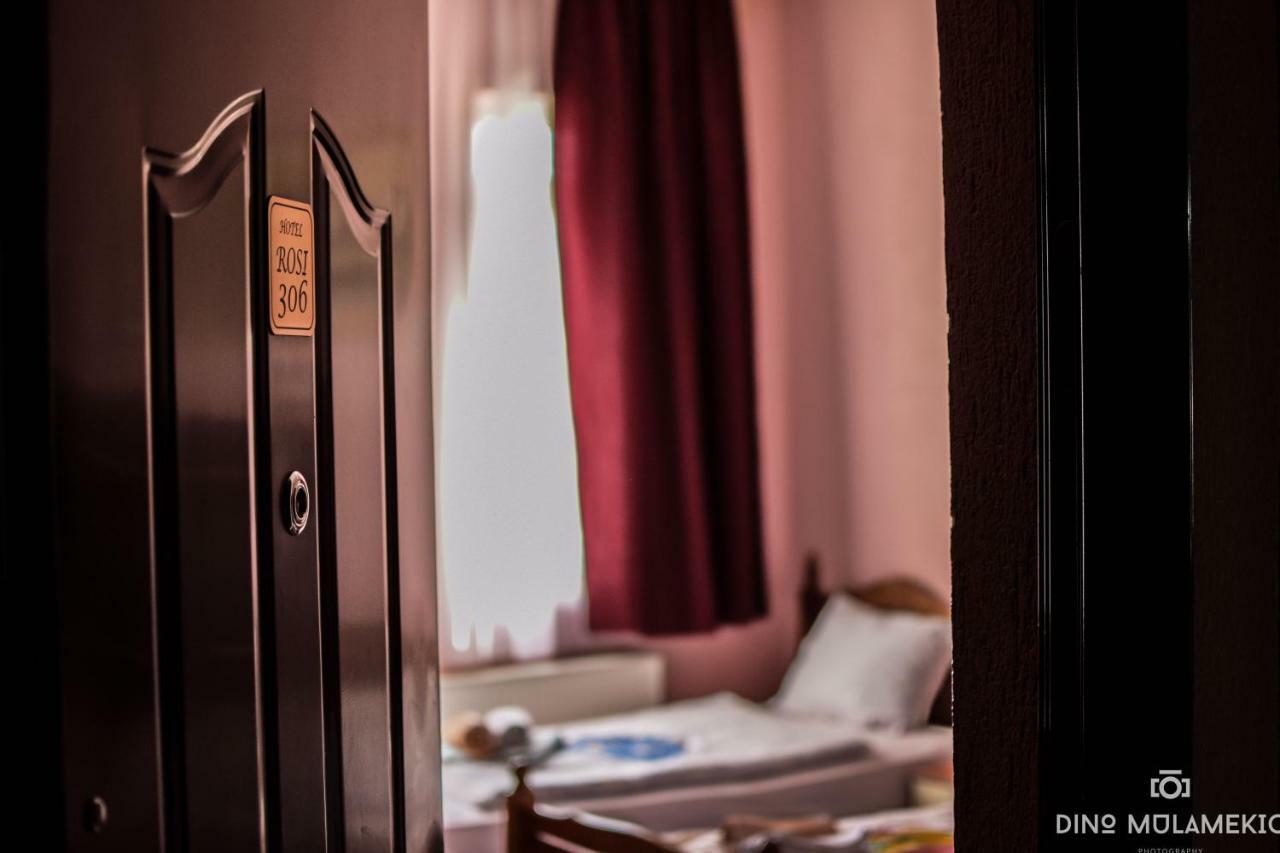 Hotel Rosi Gusinje ภายนอก รูปภาพ