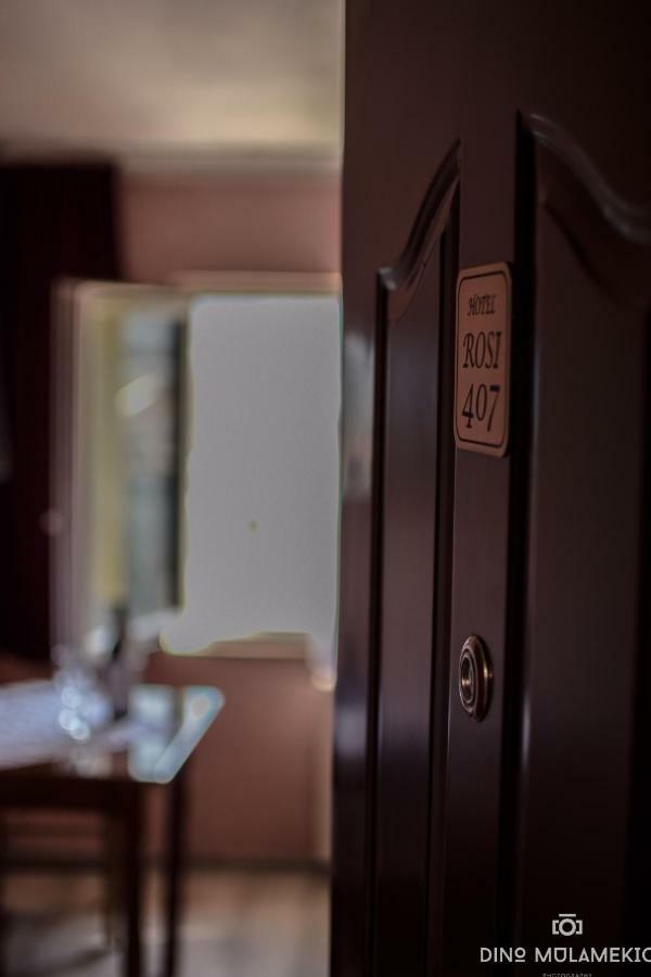 Hotel Rosi Gusinje ภายนอก รูปภาพ