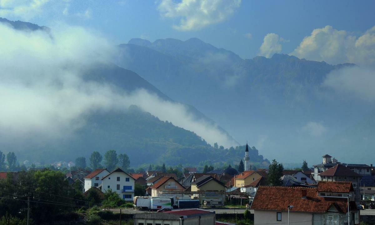 Hotel Rosi Gusinje ภายนอก รูปภาพ