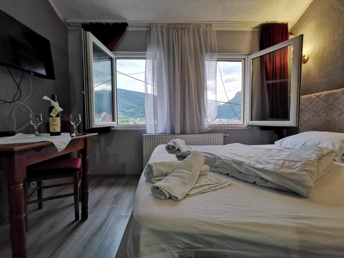 Hotel Rosi Gusinje ภายนอก รูปภาพ