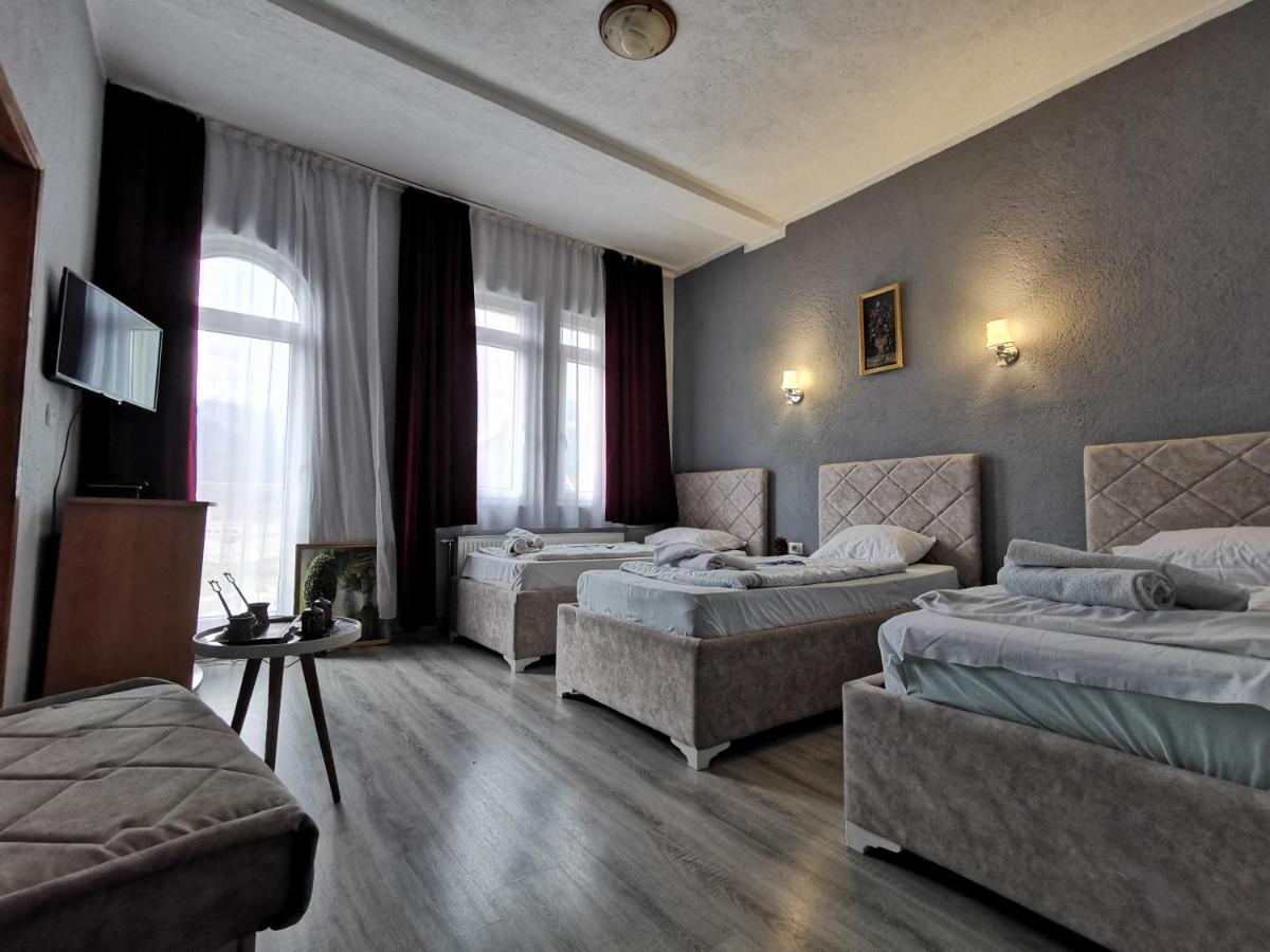 Hotel Rosi Gusinje ภายนอก รูปภาพ